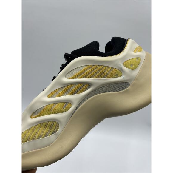 Adidas Yeezy 700 V3 Safflower Men’s Size 12 Athletic Shoes